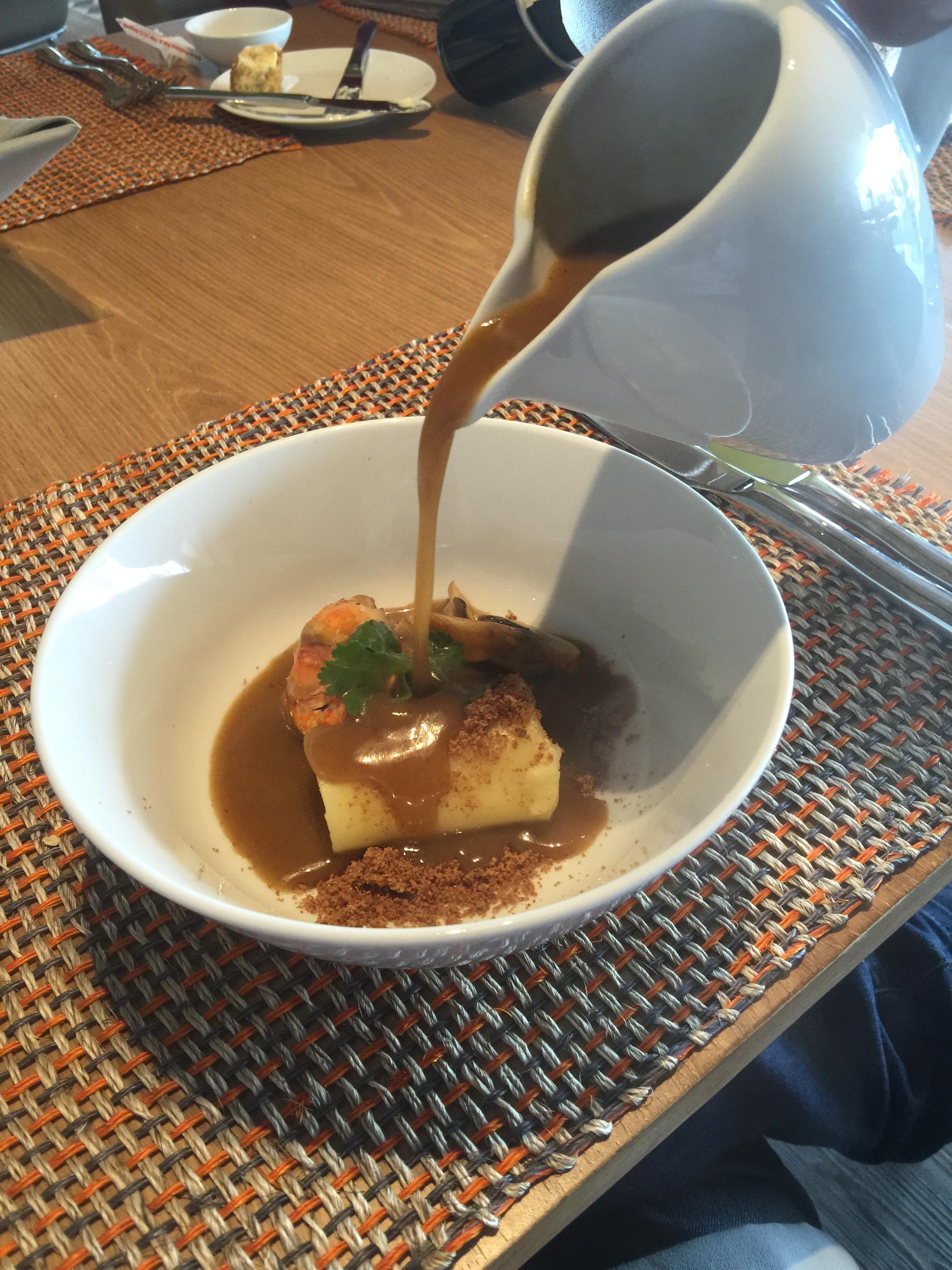 Movich Buro 51 Hotel Barranquilla  Ngoại thất bức ảnh A bowl of soup with a piece of tofu being poured with dashi